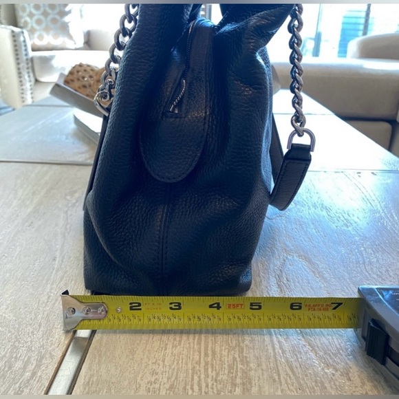 Authentic Michael Kors purse. - Picture 3 of 6